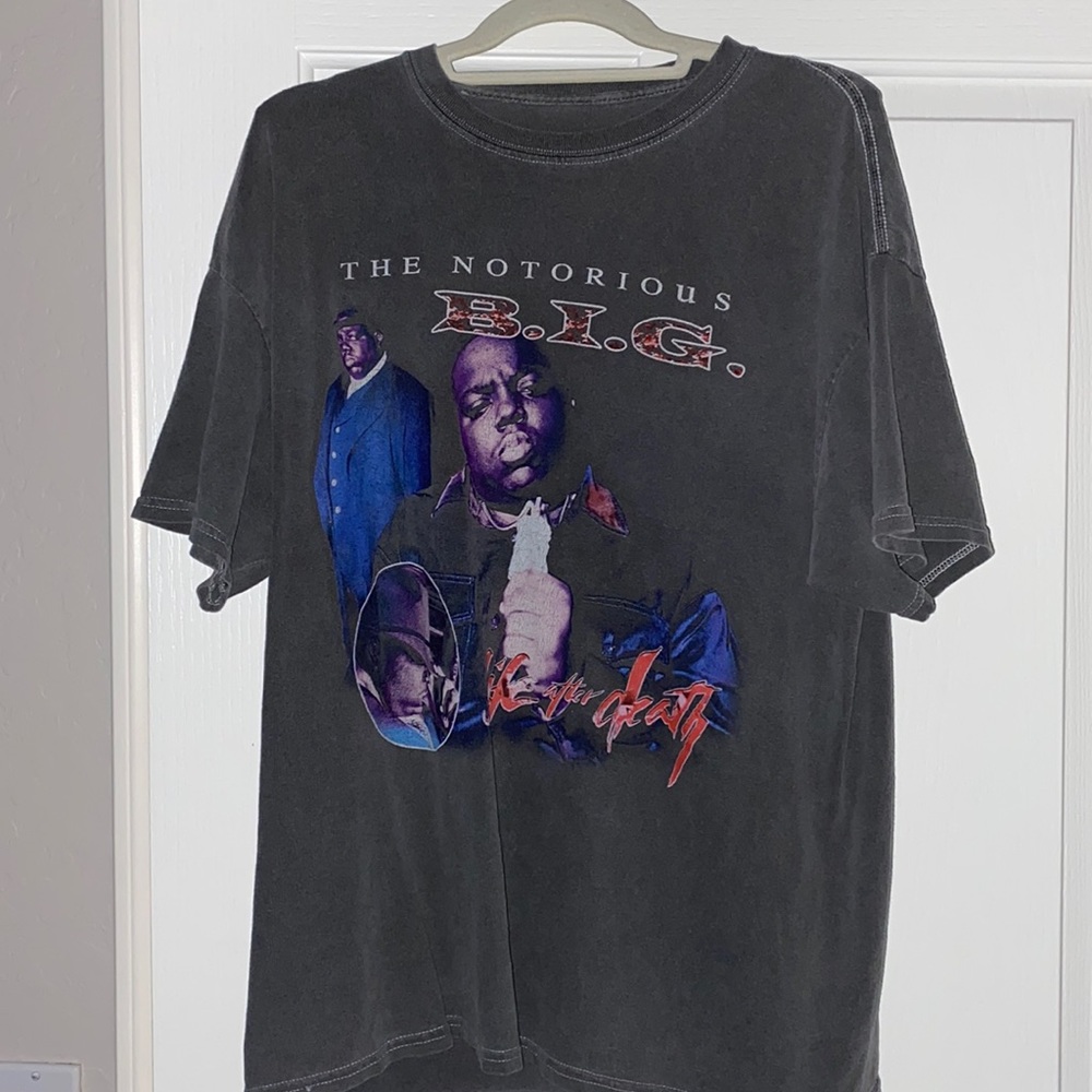 NOTORIOUS BIG SHIRT SIZE LARGE.